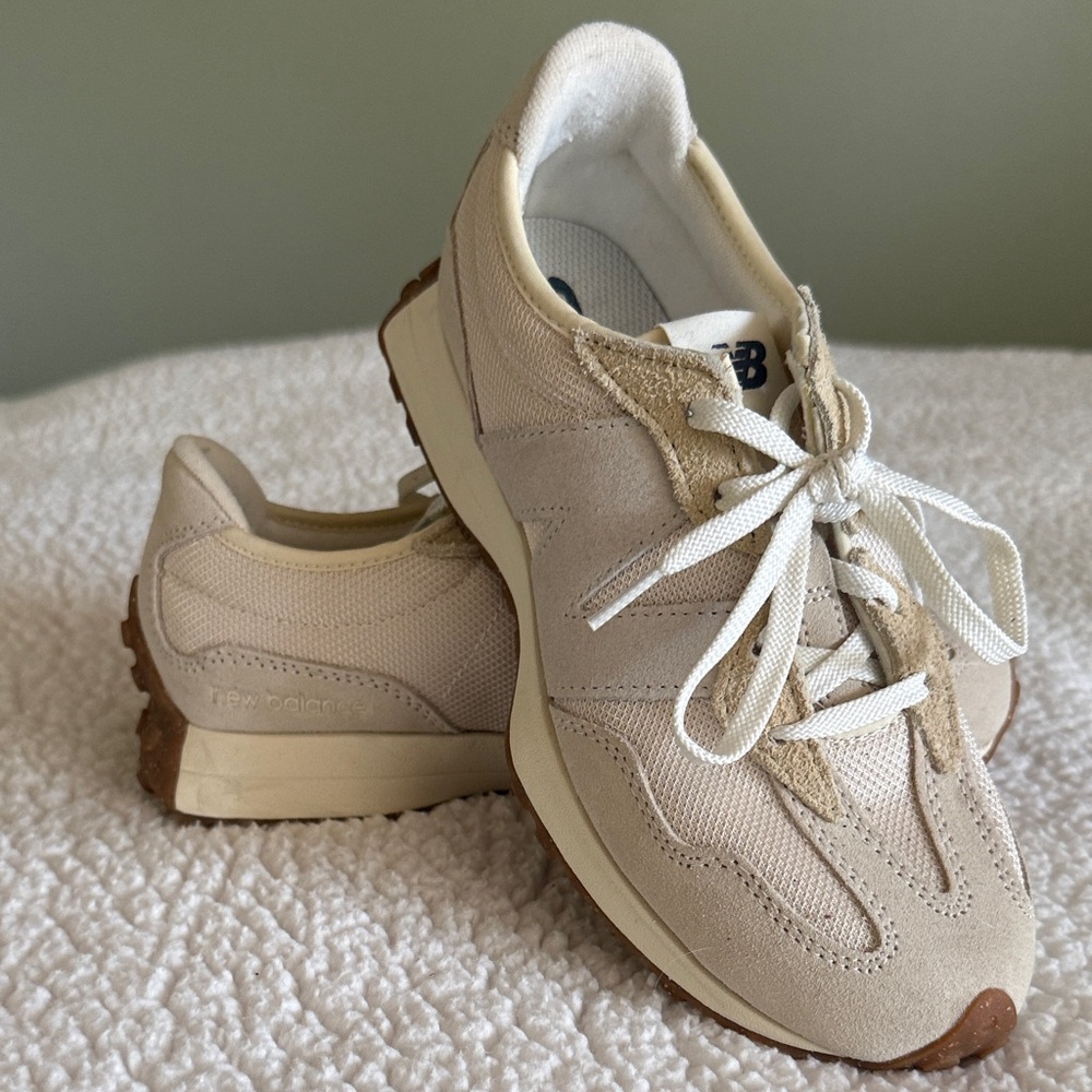 New Balance Kids Sneakers in Beige and White